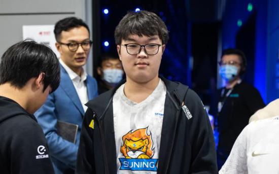 如何选择无畏契约鼠标 罗技 G304X 秒鲨轻量设计与可持续理念